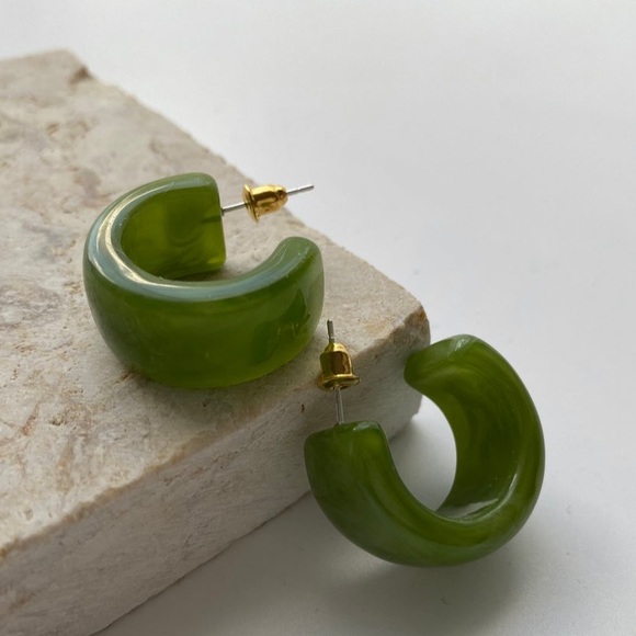 5/$35 🌙 Minimalist Jade Amethyst Citrine Tone Acrylic Huggie Hoop Earrings |NWT - Picture 15 of 17